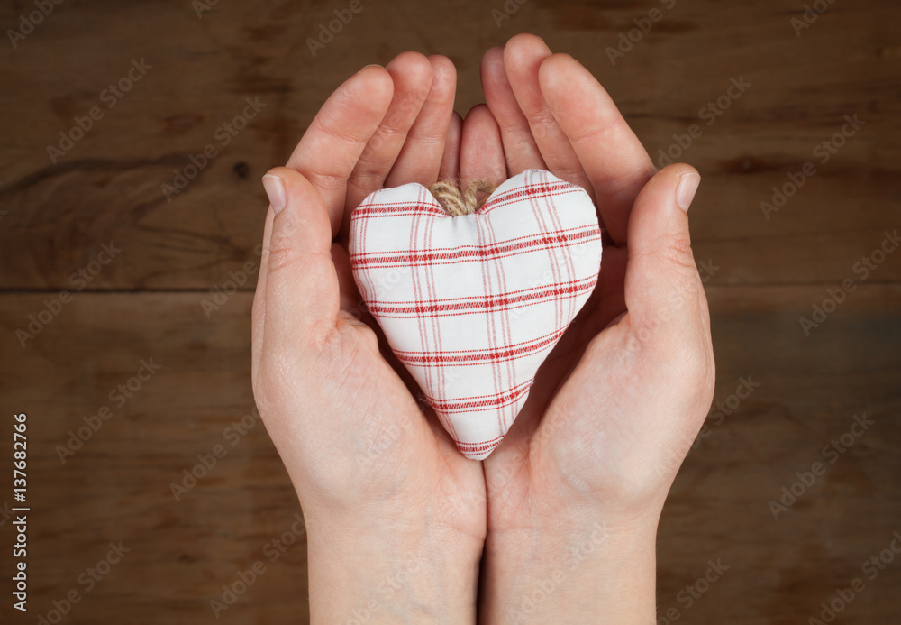 Obraz premium Heart from cloth on wood desk