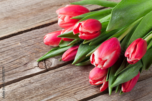 Fototapeta Naklejka Na Ścianę i Meble -  Red tulips bouquet