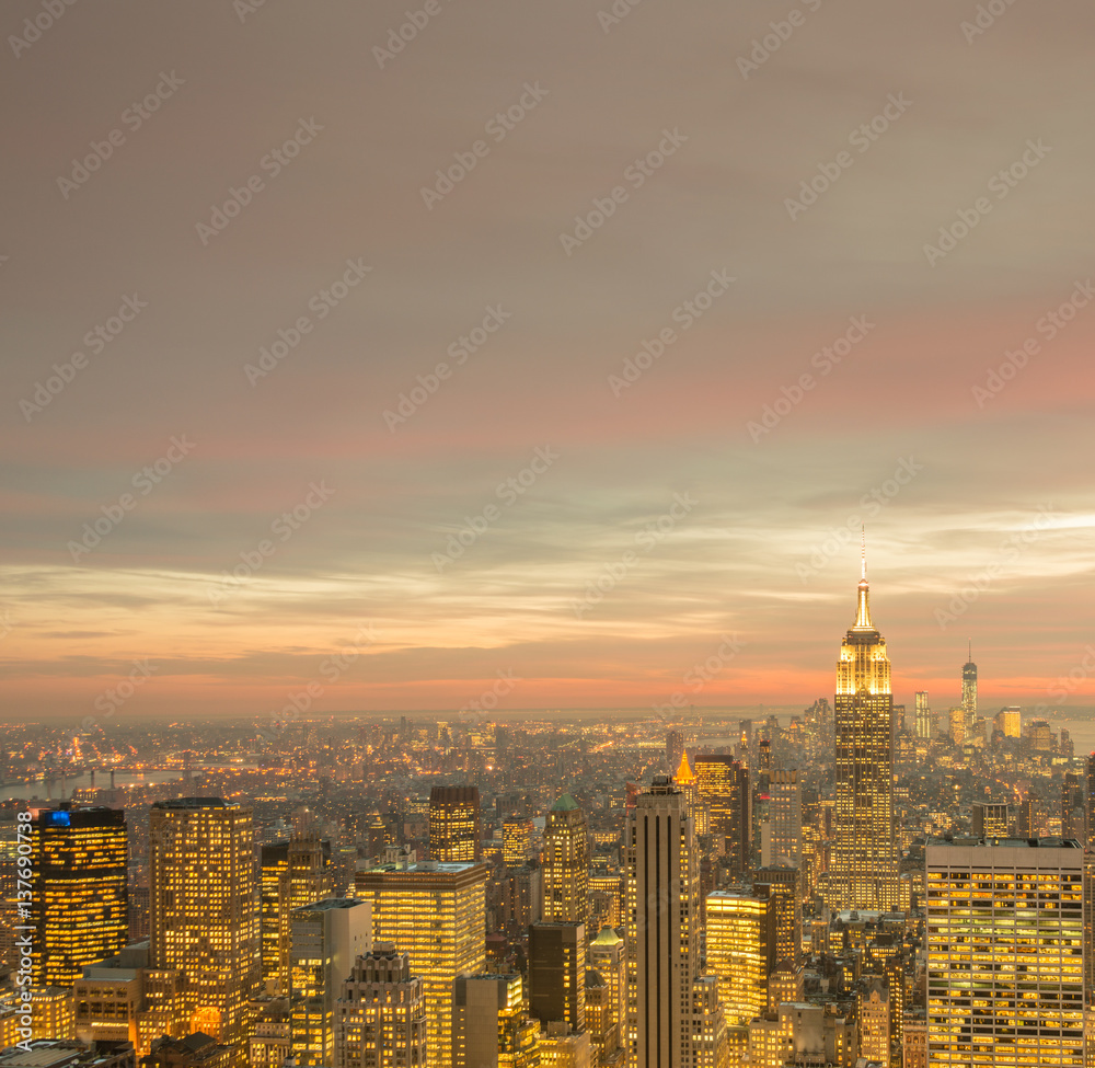 Fototapeta premium View of New York Manhattan during sunset hours