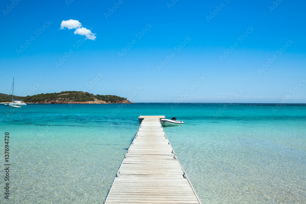 Fototapeta premium Pontoon in the turquoise water of Rondinara beach in Corsica Island in France