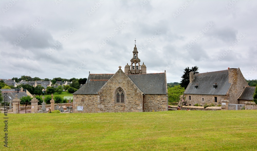 La très belle église Saint-Quay de Saint-Quay-Perros en Bretagne La très belle église Saint-Quay de Saint-Quay-Perros en Bretagne