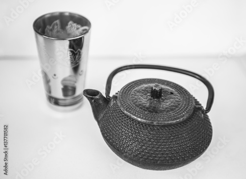 tetera con vaso arabe