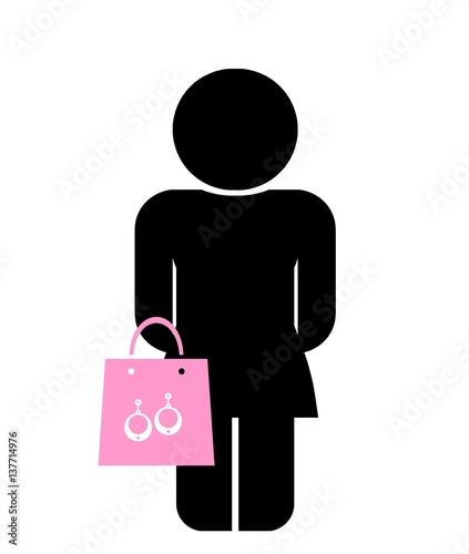 Femme et des bijoux dans un sac de shopping à la main