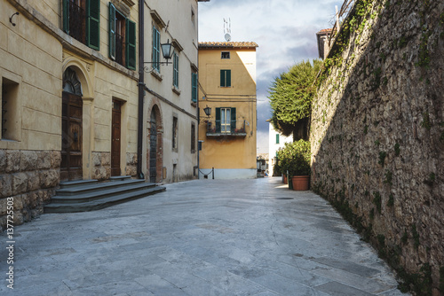 Fototapeta Naklejka Na Ścianę i Meble -  Charming alleys town in the corners, Cetona in Tuscany.
