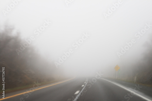 Obraz na plátně foggy highway