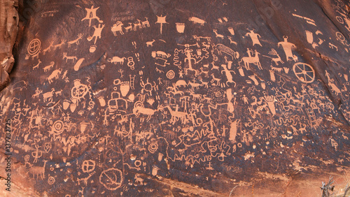 Billede på lærred Newspaper Rock petroglyphs