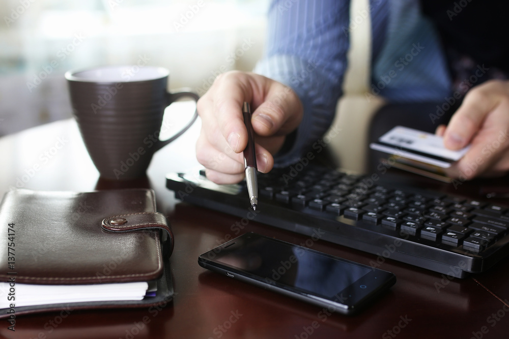 man pays for online purchases with a credit card man pays for online purchases with a credit card