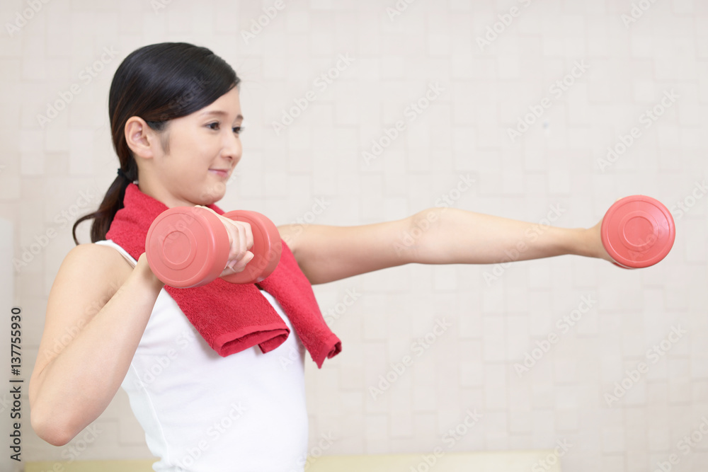 エクササイズをする女性