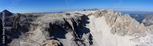 Panorama Aussicht auf Sella Hochplateau und den höchsten Gipfel Piz Boe