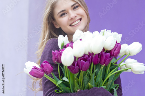 Woman with tulips 