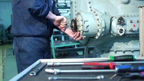 Engine assembly in motion
