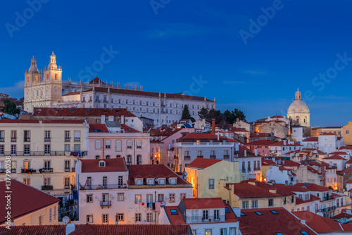 Vista de Alfama anoitecer em Lisboa