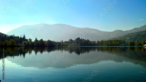 lago blu riflesso © silvia