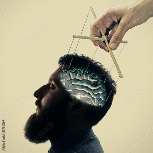 Cuadro en lienzo Concept manipulation of consciousness