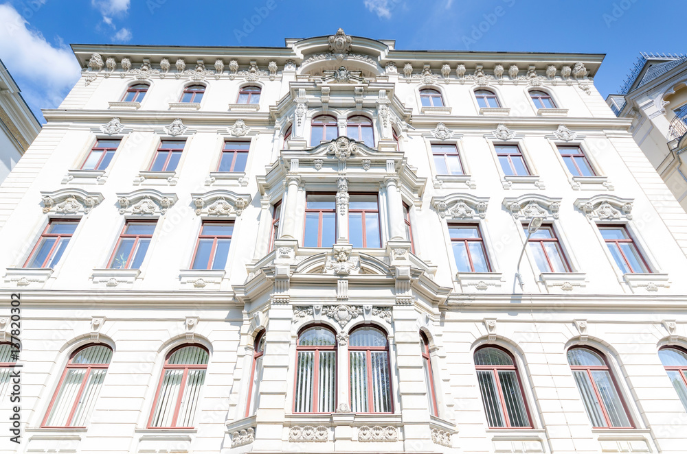 Gründerzeithaus, Altbau mit hochwertiger Stuckfassade