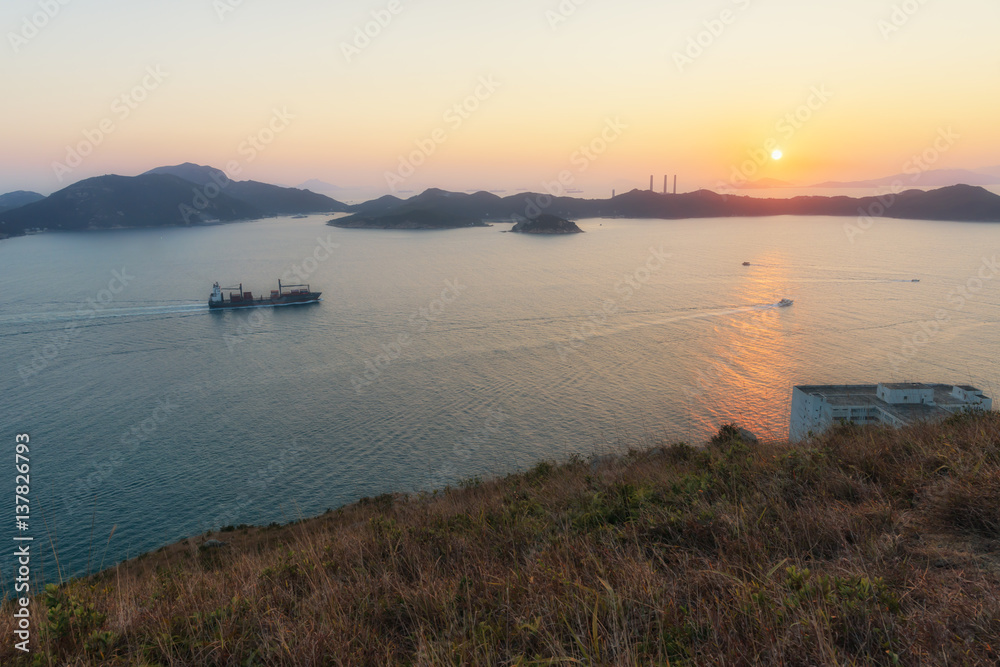 Naklejka premium Aberdeen Typhoon Shelters view at Yuk Kwai Shan (mount Johnston) in sunset time