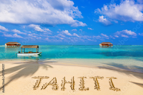 Word Tahiti on beach © Nikolai Sorokin