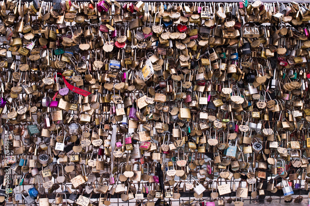 Paris Love massive padlocks