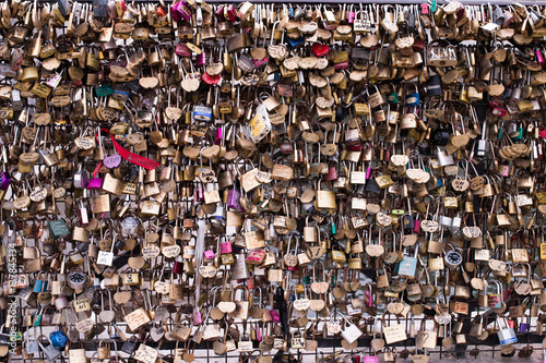 Paris Love massive padlocks © Ismael