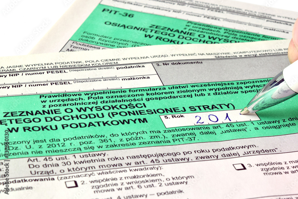 PIT. Zeznanie podatkowe. Długopis na tle formularza. PIT. Zeznanie podatkowe. Długopis na tle formularza.