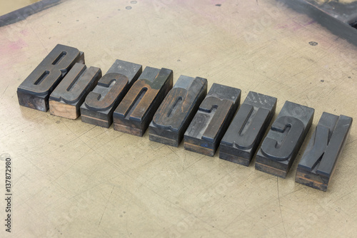 Wort Buchdruck mit Holzbuchstaben gelegt