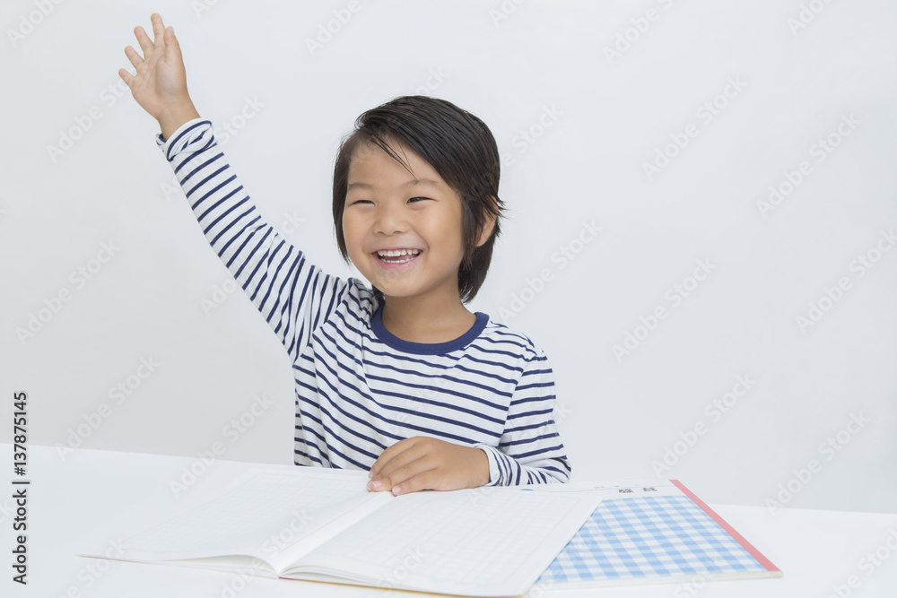 勉強する子供