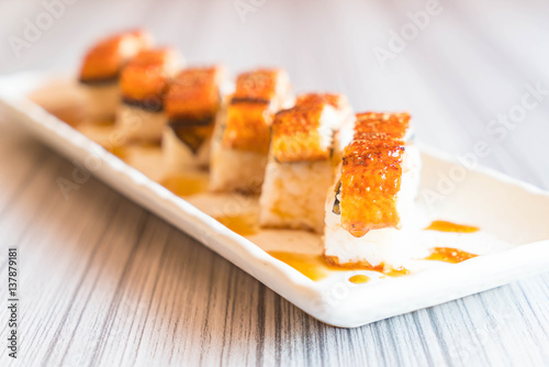eel sushi (unagi)