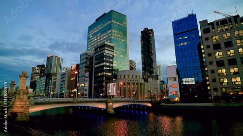 大阪 中之島公園から見る難波橋と北浜