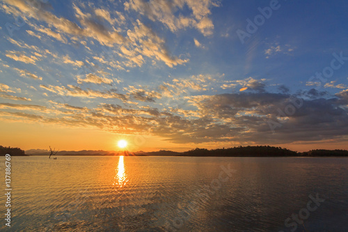 sunset at the lake © rukawajung