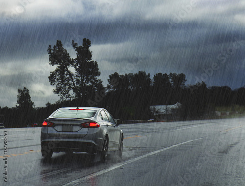 Obraz na płótnie Driving in heavy rain