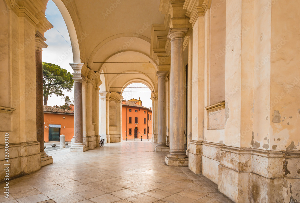 Fototapeta premium bicycle under baroque arches