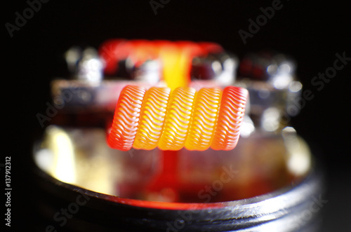 Burning alien coil build on vaping rebuildable dripping atomizer