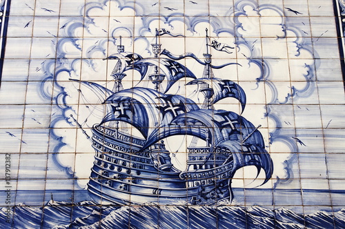 Valokuvatapetti Azulejos depicting a portuguese caravel ship