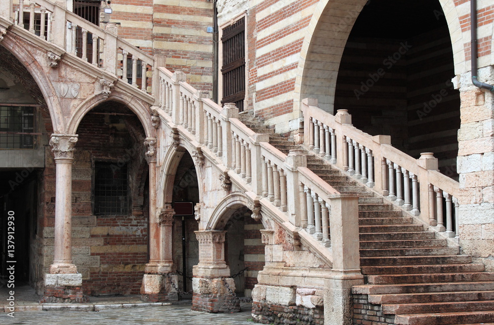 Obraz premium Staircase of reason in Verona, Italy