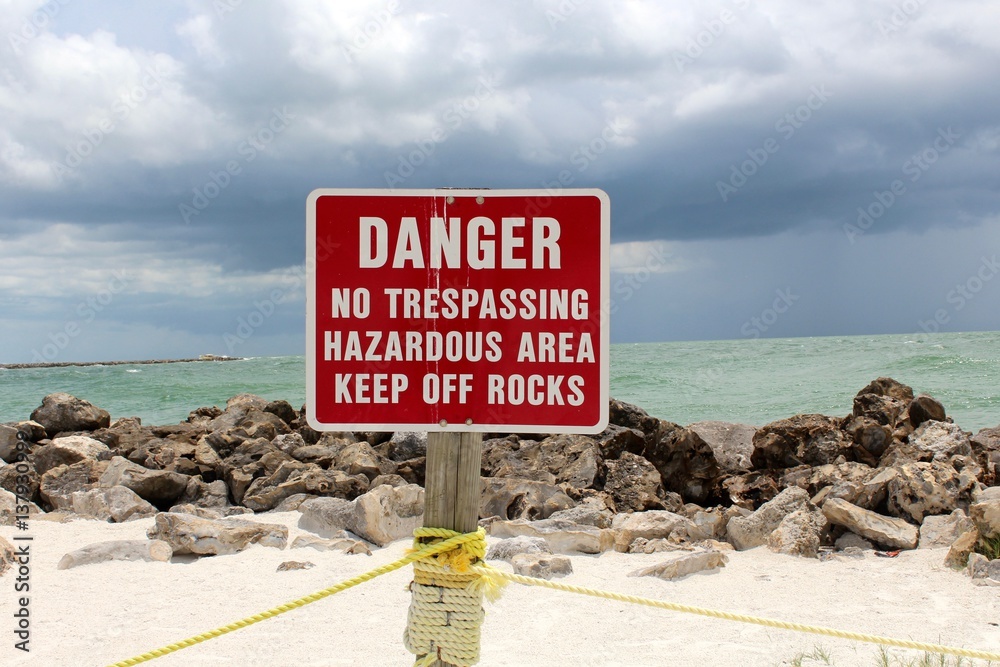The warning sign on the beach.