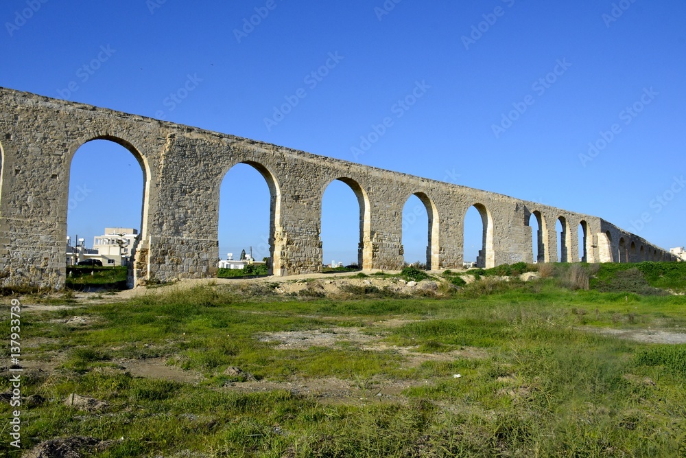 Fototapeta premium Architecture from old aqueduct and blue sky