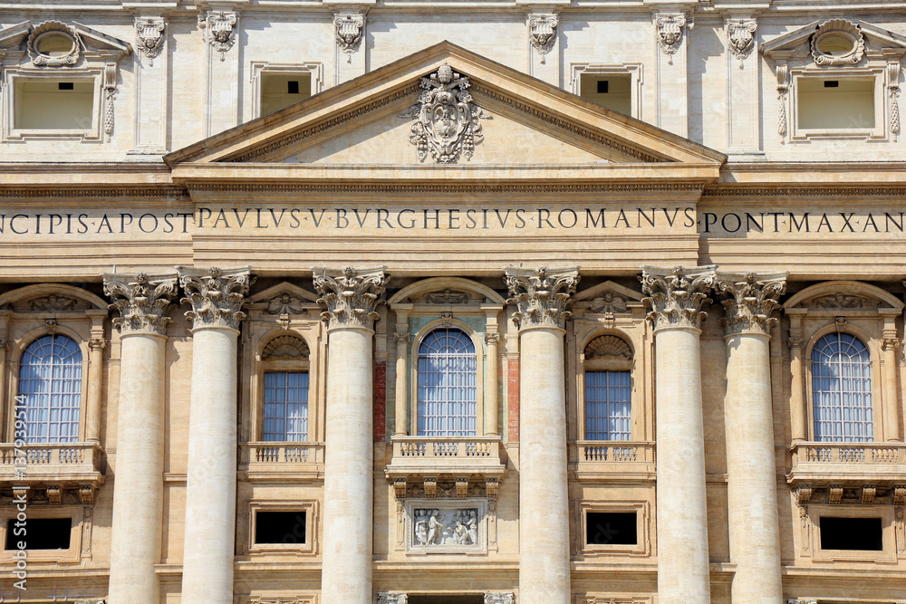 Fototapeta premium Basilica of Saint Peter (San Pietro) in Vatican, Rome, Italy