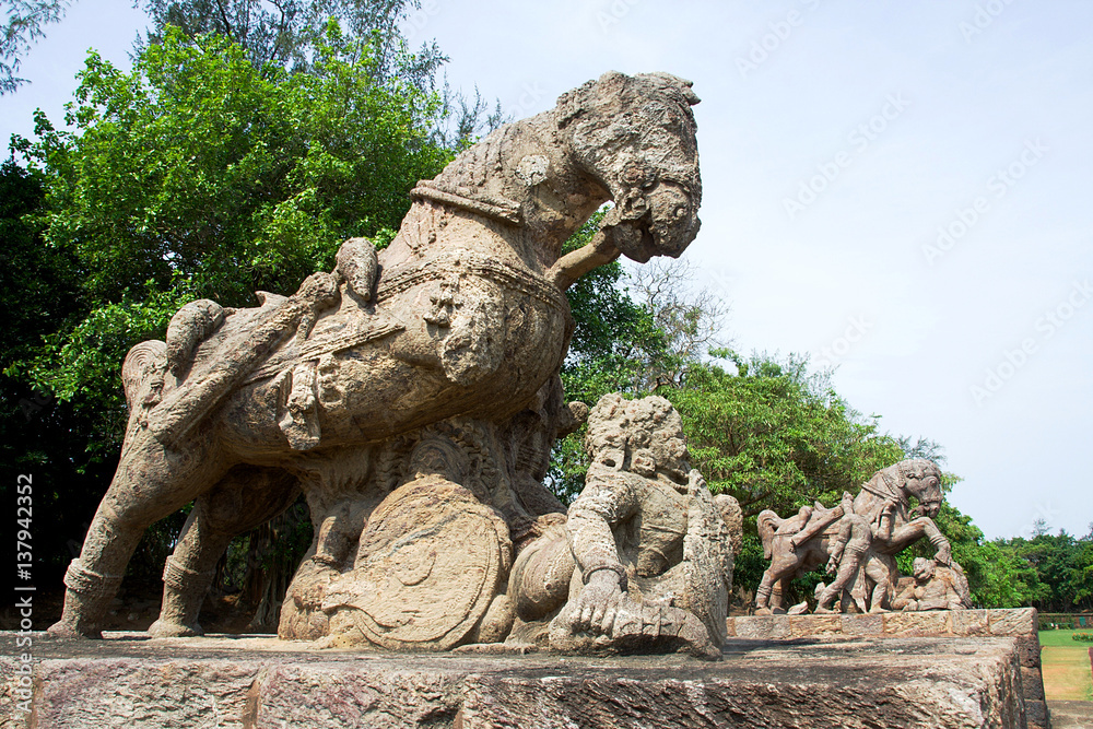 Valiant Stone Horses, Konark