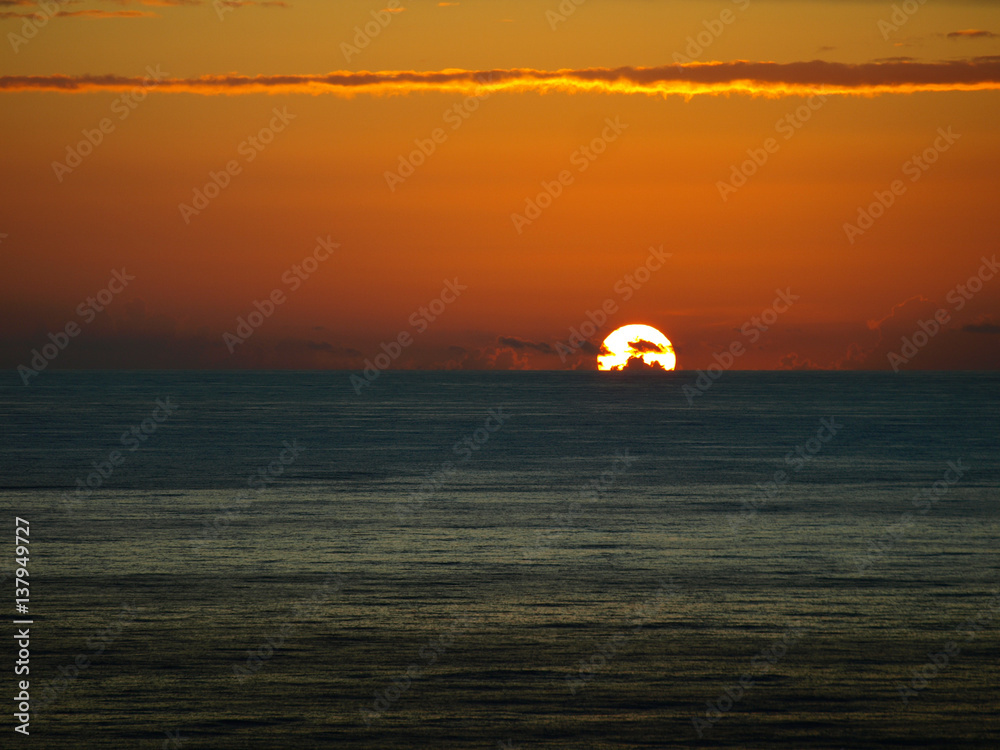 Sunset to the ocean in Nazaré, Portugal ポルトガル・ナザレの海に沈む夕日