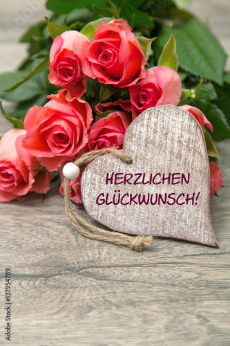 Rosen und Herz: Herzlichen Glückwunsch