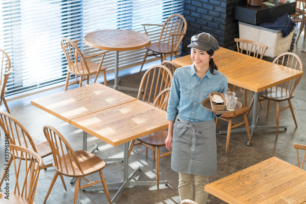 カフェ・スタッフ