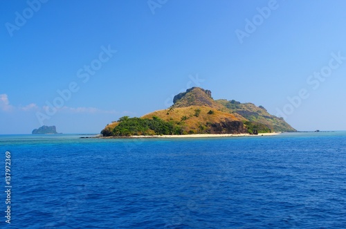 Einsame felsige Insel im Pazifik photo