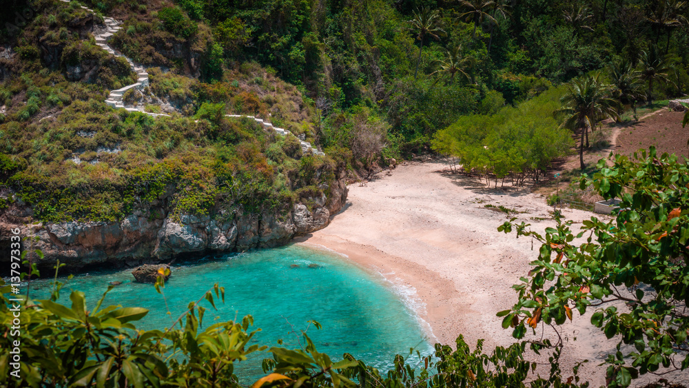 Lila Sunbed on Beautiful White Sand. Clear Blue Ocean, Atuh Beach, Nusa Penida, Bali, Indonesia