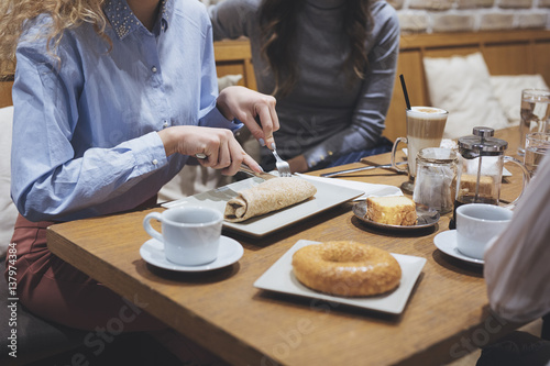Girlfriends eating breakfast at coffee shop.