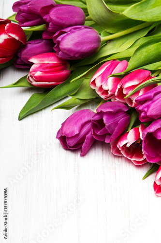 Fototapeta Naklejka Na Ścianę i Meble -  Tulip bouquet on white wooden background, copy space