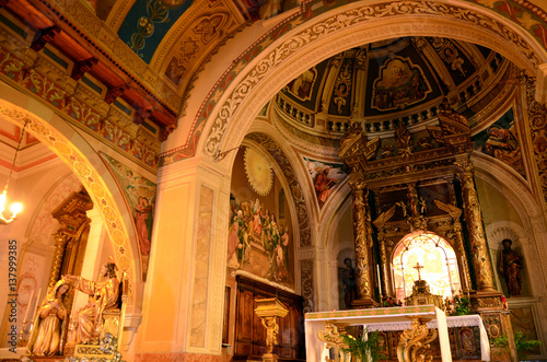 Deckenansicht einer Kirche in Norditalien