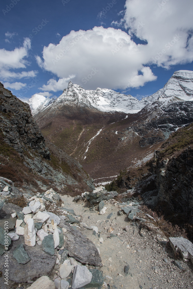 Obraz premium Mountain trail in Yading-China. Path along the ridge leading to summit