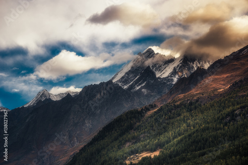 Fototapeta Naklejka Na Ścianę i Meble -  Mountainside with peaks shrouded in cloud