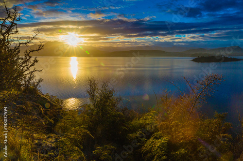 A winter sunrise over Lake Wanaka, New Zealand  © Hew