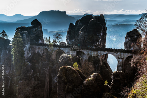 Aussicht auf die Basteibrücke und den Tafelberg im Elbsandsteingebirge der sächsischen Schweiz in Deutschland im Morgennebel photo